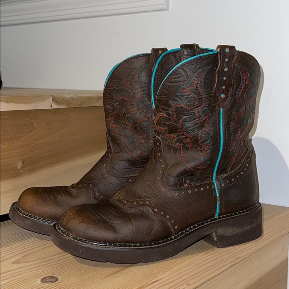 Woman’s Justin Gypsy boots size 8